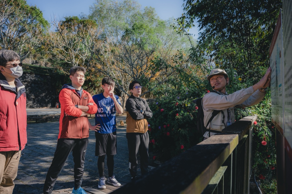 Leo guiding a group tour and explaining Sun Moon Lake landmarks